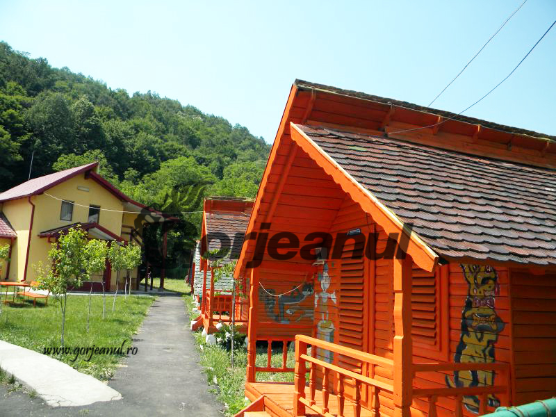 Tabăra de la Săcelu îşi deschide porţile