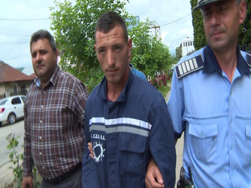 Încătușat după ce a violat o vecină din Aninoasa