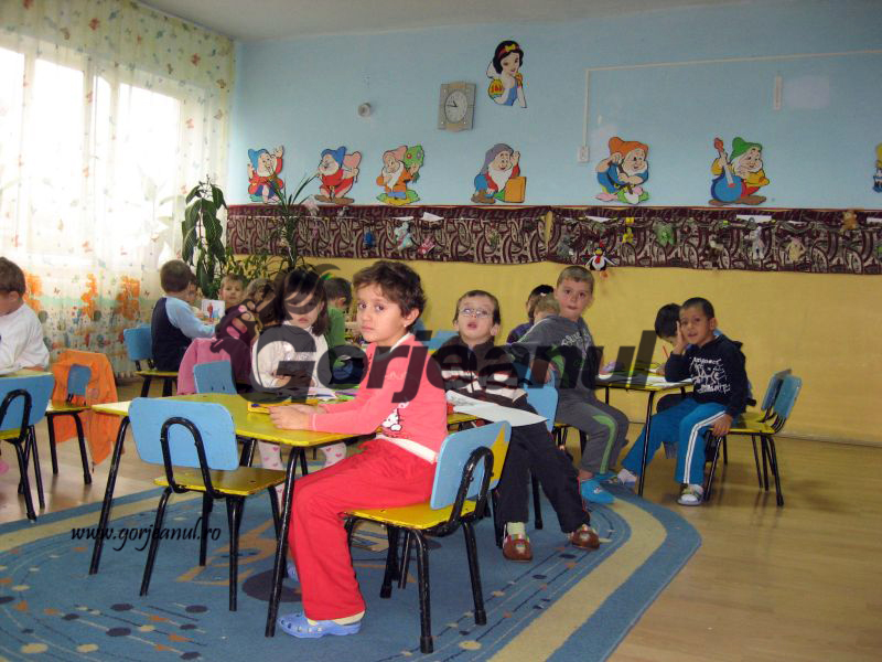 Peste 100.000 de copii, înscriși la grădiniță