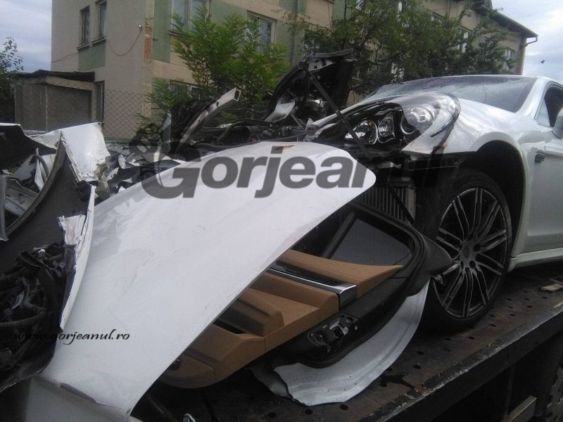 Exclusiv – Tânăra din Porsche-ul fostului decan al UCB rupe tăcerea