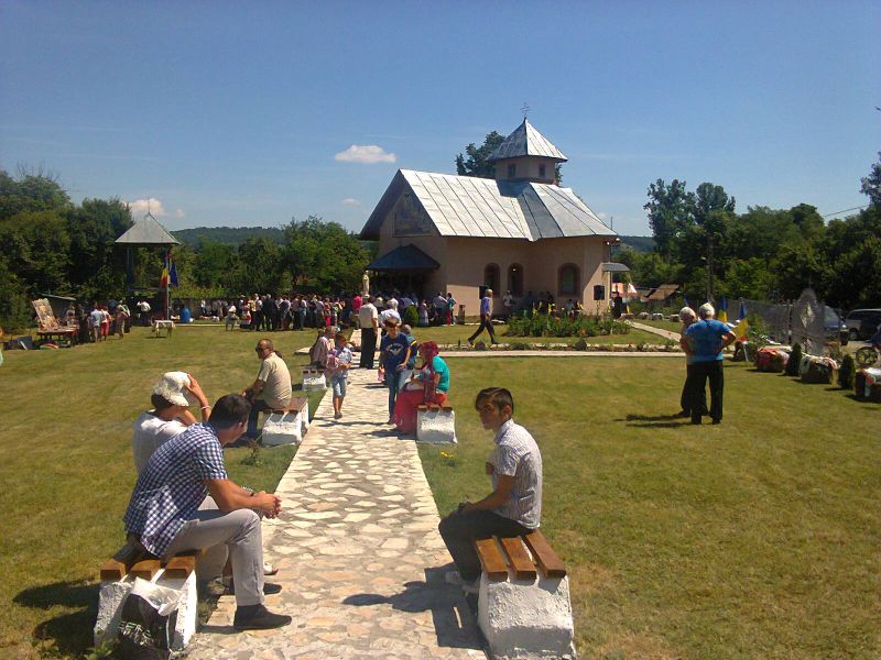Sărbătoare Arhierească la sfințirea Bisericii din Parohia Corobăi, filia Șiacu, Protopopiatul Tg. Jiu-Sud