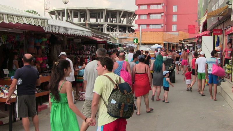 Elevi de clasa a VIII-a de la Târgu-Jiu, jefuiți în tabără la Costinești