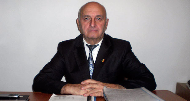 În numele AFDPR Gorj / Dublul inculpat Geamănu alături de odraslă, la dezvelirea monumentului foștilor deținuți politici