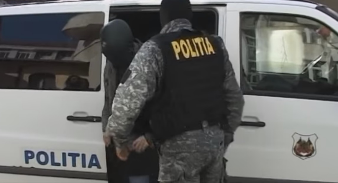 pentru materialul cu invoirul din arest