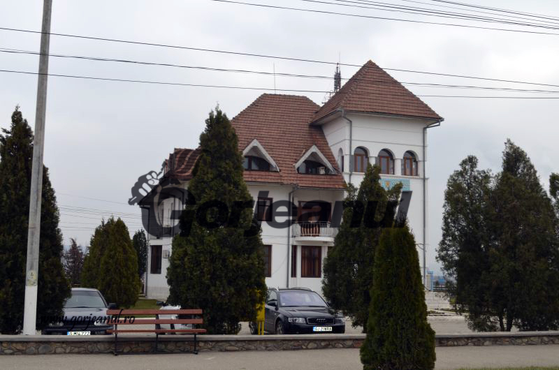 Angajări multiple la administraţia locală din Turceni