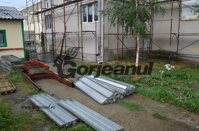 Reparaţii, igienizări şi investiţii la şcolile din Târgu-Jiu