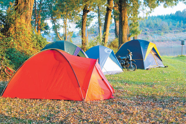 Vacanța la cort, oază de relaxare în natură