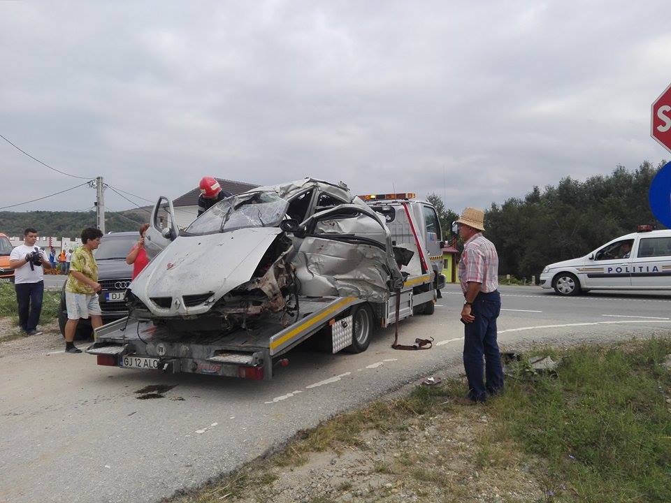 Sfârșit cumplit pentru un tânăr din Brănești! A murit după ce a plonjat cu mașina în Gilort