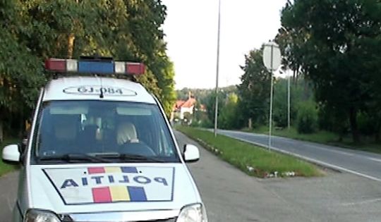 Pensionar cercetat după ce s-a aventurat cu mașina