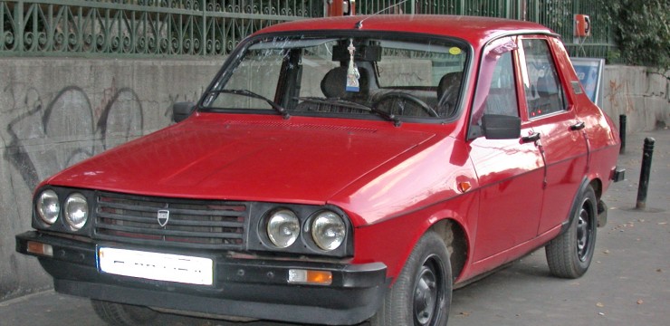 Au ajuns în arest, după ce s-au plimbat cu Dacia furată