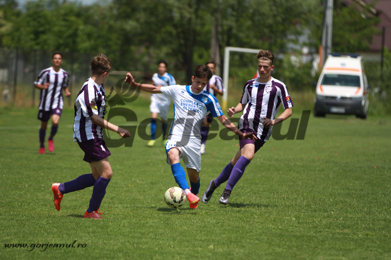 Pecingină îl acuză pe Răducan că a tăiat din primele juniorilor!