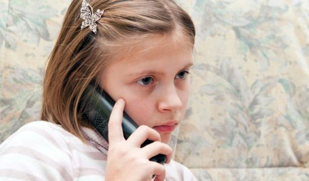 Peste 9000 de apeluri la Telefonul Copilului, în 3 săptămâni