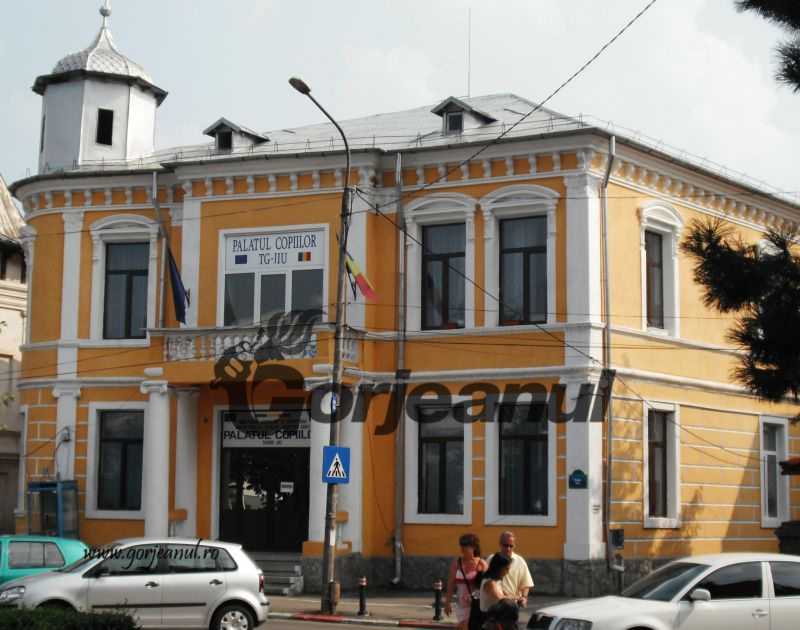 AJOFM a donat calculatoare Palatului Copiilor