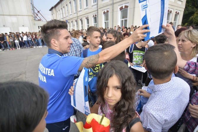 Ivan şi Băluţă au mers la şcoală!