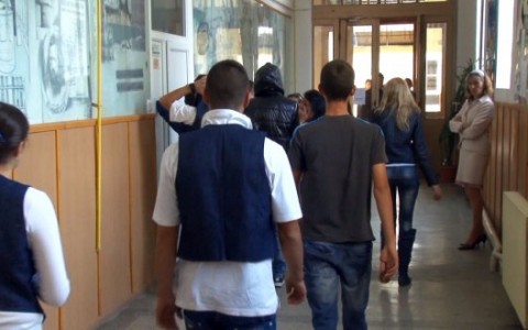 De mâine se depun cererile pentru “Bani de liceu”