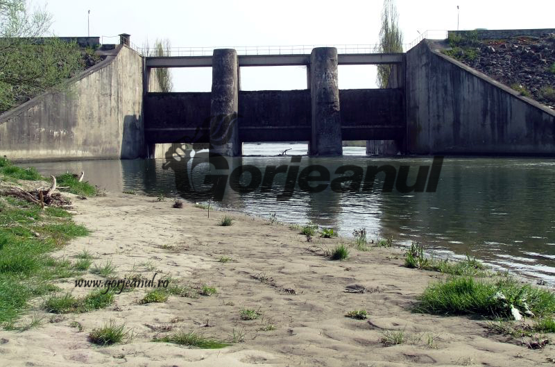 Verificări la construcţiile hidrotehnice pentru prevenirea inundaţiilor