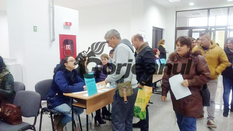 Mai puţini participanţi decât locuri de muncă puse la bătaie, la Bursa destinată absolvenţilor