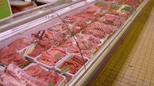Carne de vită infestată cu E.coli, descoperită la un supermarket din Târgu-Jiu