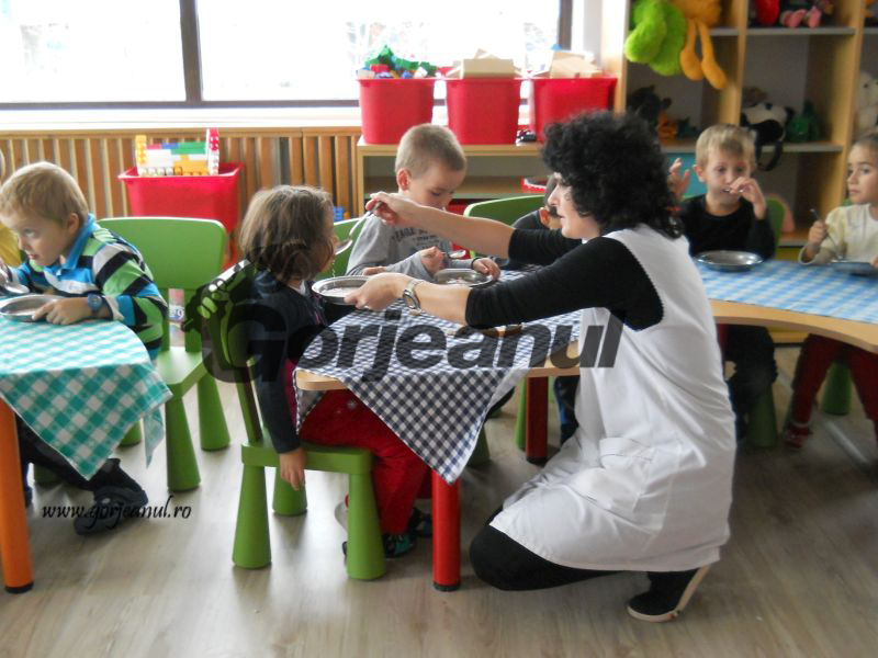La Târgu-Jiu / Se depun cererile pentru tichetele de grădiniţă