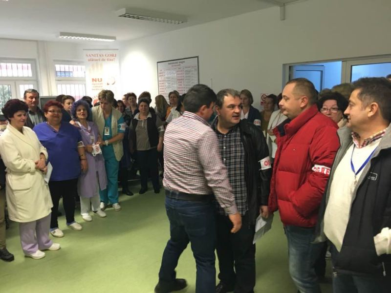 Membrii SANITAS au protestat în spitalele din Gorj
