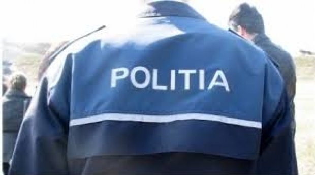I-a spart ochelarii! Poliţist lovit cu pumnul și picioarele de un bolnav de tuberculoză