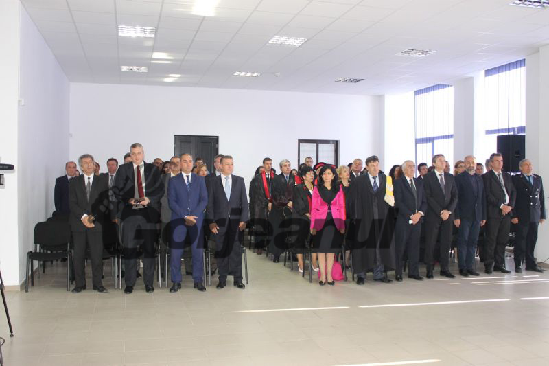 Ponta, alături de studenţii UCB pe facebook, Adrian Gorun: „Sper să trecem cu bine peste acest an!”