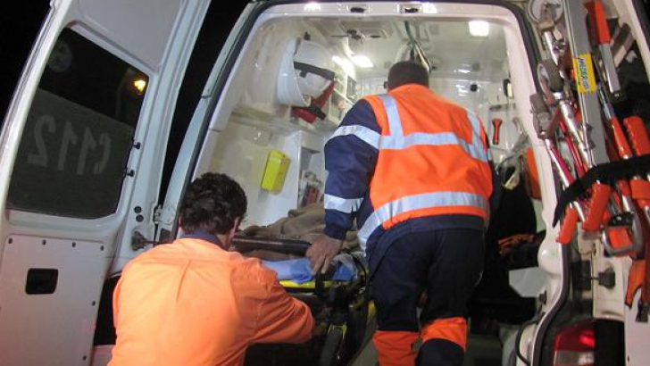 Accident la Bîlteni: Un șofer a intrat cu autoutilitara pe contrasens