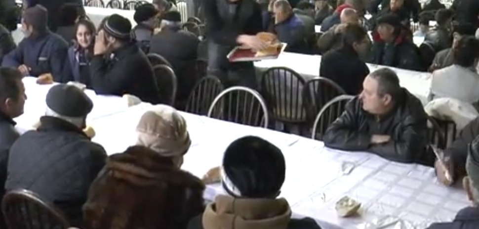 Fasole şi cârnaţi, de 1 Decembrie