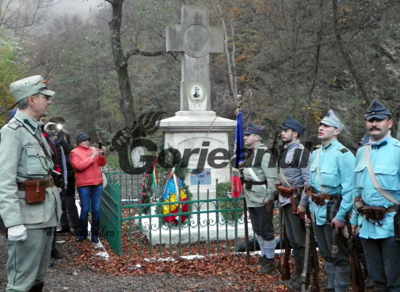 În onoarea celor ce au făcut atunci sacrificiul suprem/Omagiu în Defileul Jiului