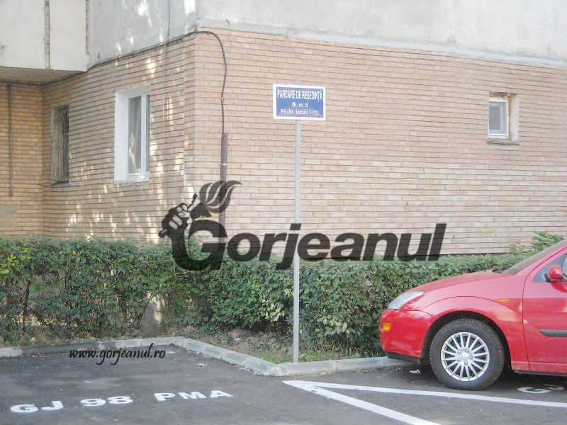 Sute de solicitări pentru locurile de parcare din Târgu-Jiu