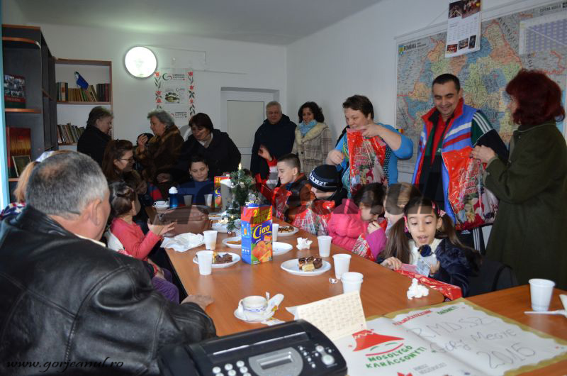 Moş Crăciun a ajuns la copiii membrilor UDMR Gorj