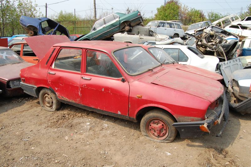 Târgu Jiu: Primesc 3.000 de lei pentru casarea unei mașini vechi