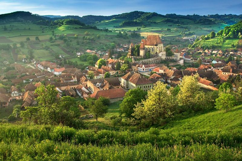 Satul românesc ieri şi azi în context european