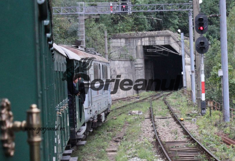 Avalanșă pe Defileul Jiului, trenuri întârziate!