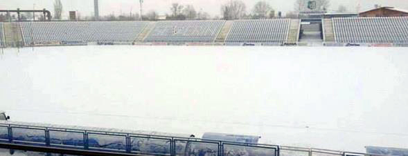 Probleme cu terenul de la Severin: “E multă gheaţă”