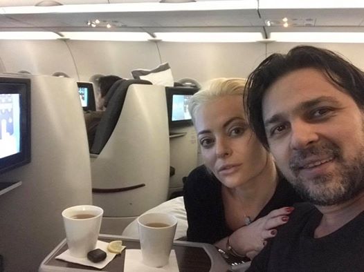 O cunoscută cântăreață din România a plecat în Thailanda cu un prosper om de afaceri din Gorj