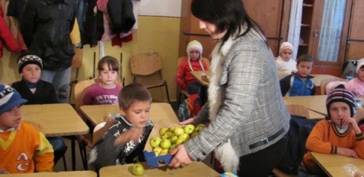 Laptele, cornul şi fructele elevilor devin “Programul pentru şcoli”