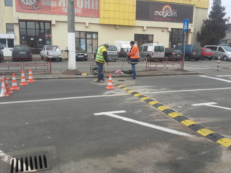 Relantoare şi semafor la buton în zona Păltiniş