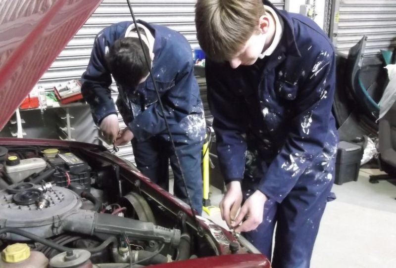 Examene pentru absolvenții din învățământul profesional și tehnic