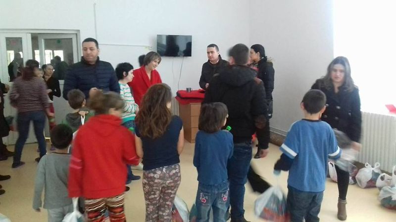 Tinerii social-democrați, alături de copiii din Târgu-Cărbunești