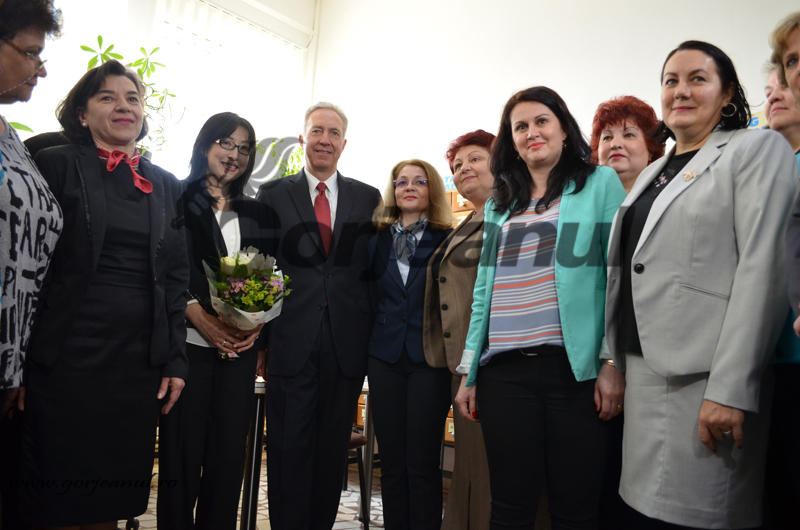 Ambasadorul SUA a inaugurat Raftul American la Biblioteca Județeană Gorj