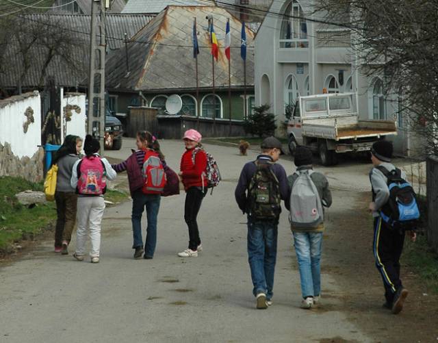 Elevii gorjeni încep astăzi un nou semestru