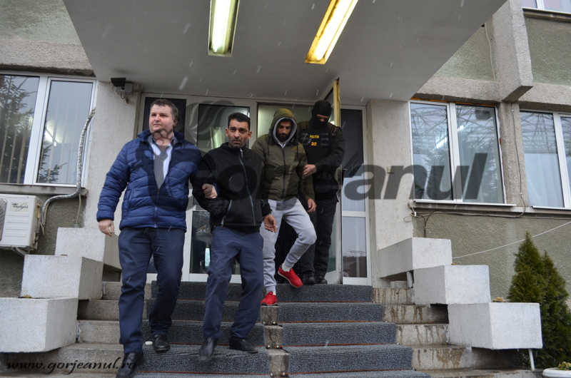 Rețineri pe bandă rulantă după scandalul sângeros din clubul din Novaci