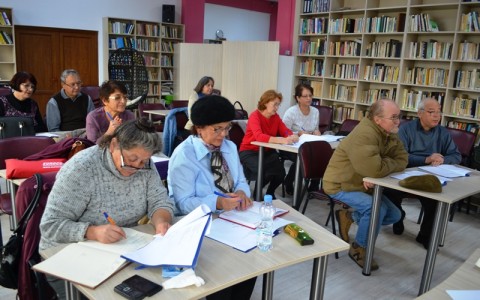 Zeci de seniori, inițiați gratuit în tainele computerelor