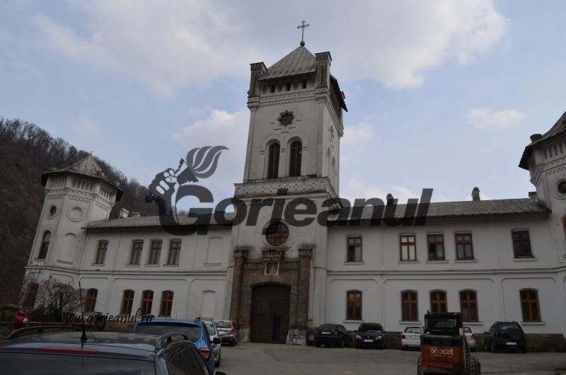 Cursuri pentru cântăreţii bisericeşti la Mănăstirea Tismana