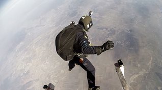 Dan Chiriac a primit certificatul pentru recordul național la salt cu parașuta