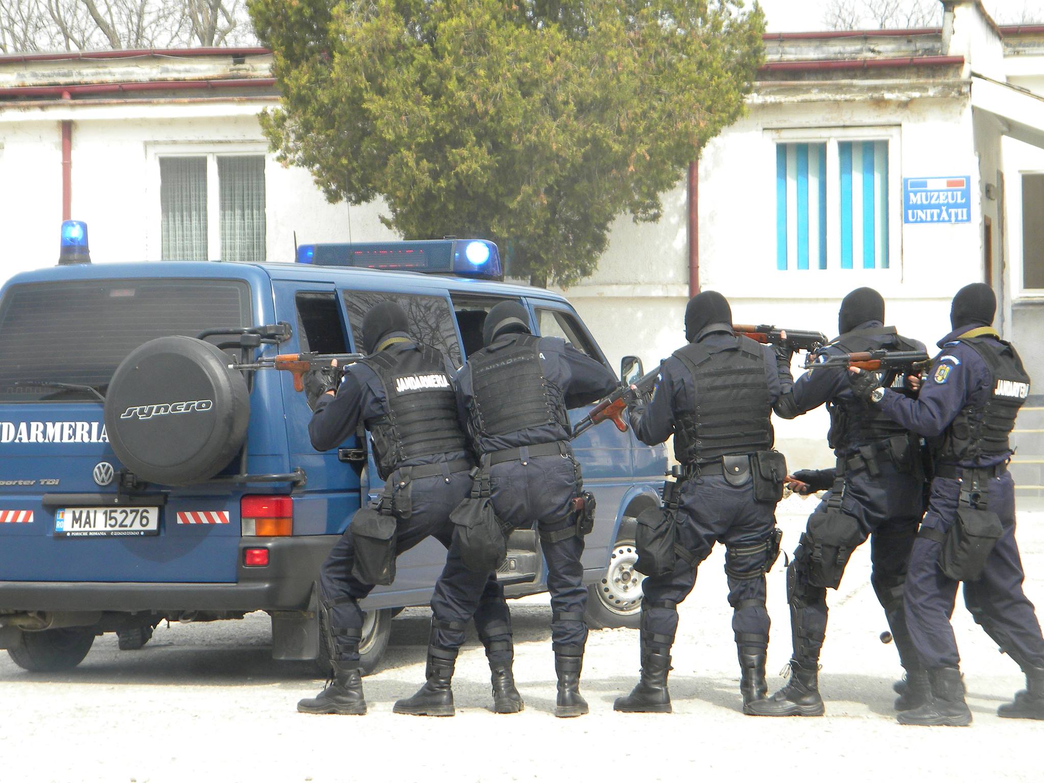 Luptătorii Jandarmeriei Gorj, în Piața Prefecturii