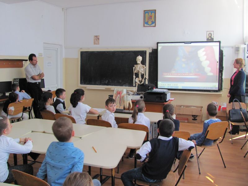 Școlarii motreni își doresc dinți sănătoși și un zâmbet frumos