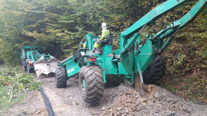 Linie subterană! Cea mai îndepărtată localitate a Gorjului nu mai are niciun fel de probleme cu energia electrică