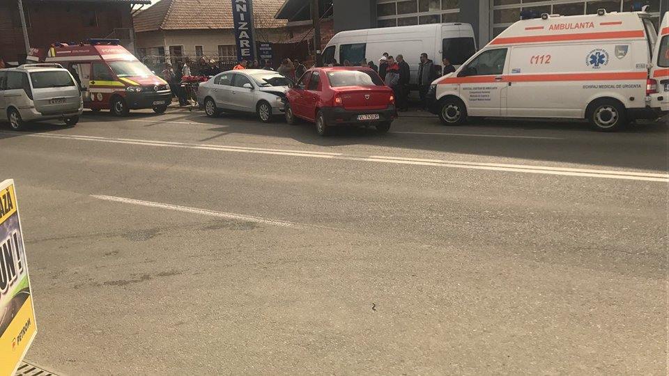 A scăpat miraculos, după ce a fost lovită de mașină și aruncată în aer